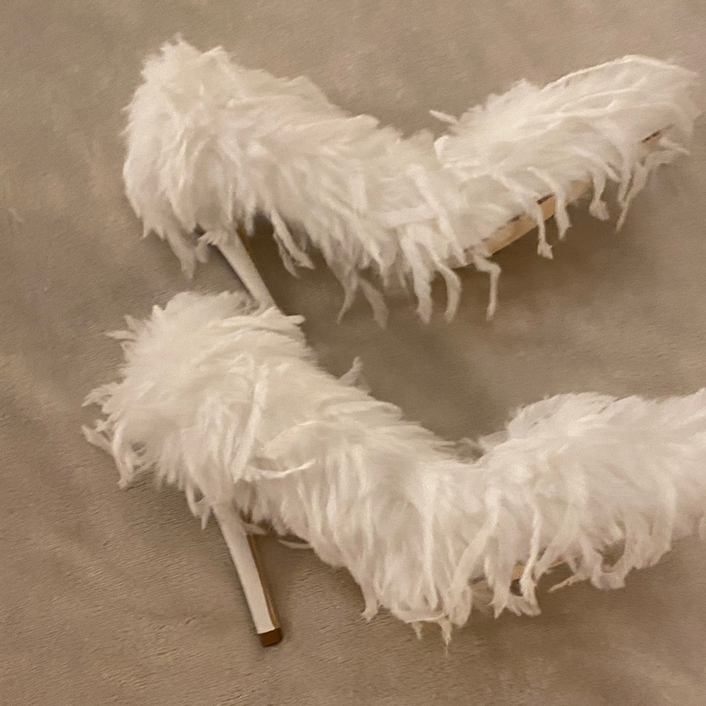 White feather fur pointed toe pump heel 6